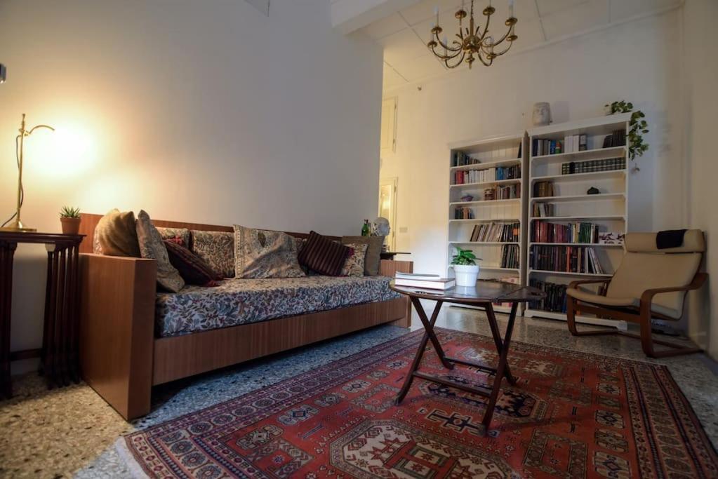 Cozy Apartment With Private Garden - City Center - Florenţa Exterior foto