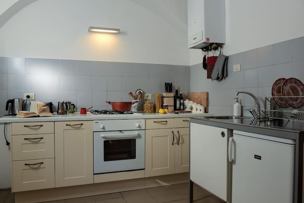 Cozy Apartment With Private Garden - City Center - Florenţa Exterior foto