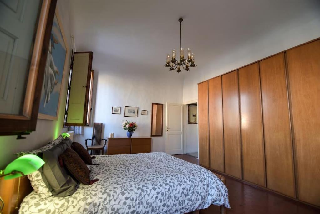 Cozy Apartment With Private Garden - City Center - Florenţa Exterior foto